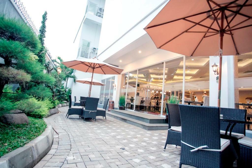 Savero Hotel Depok Exterior foto