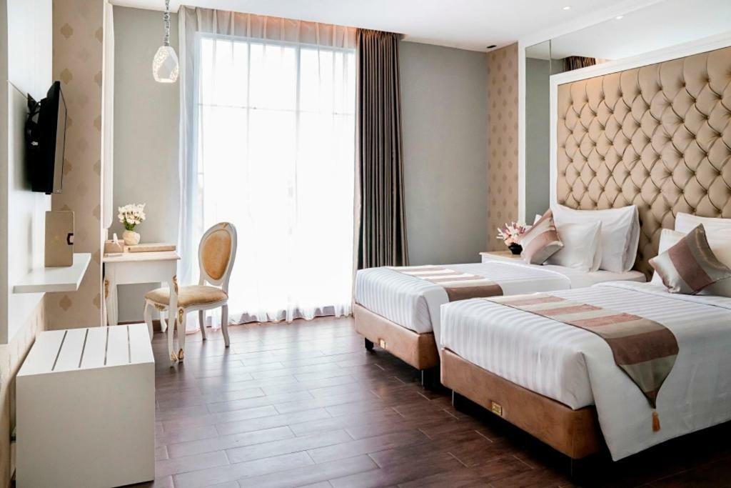 Savero Hotel Depok Exterior foto